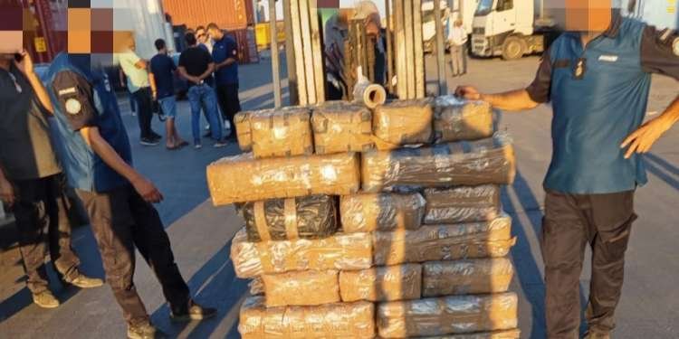 الديوانة تعلن إحباط تهريب 572.5 كلغ من مخدر القنب الهندي ”زطلة”